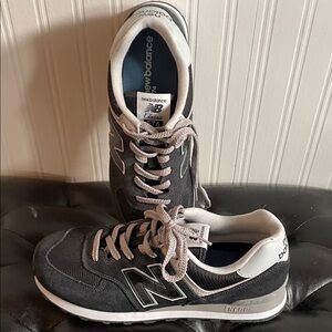 New Balance Men's Black and White Sneakers